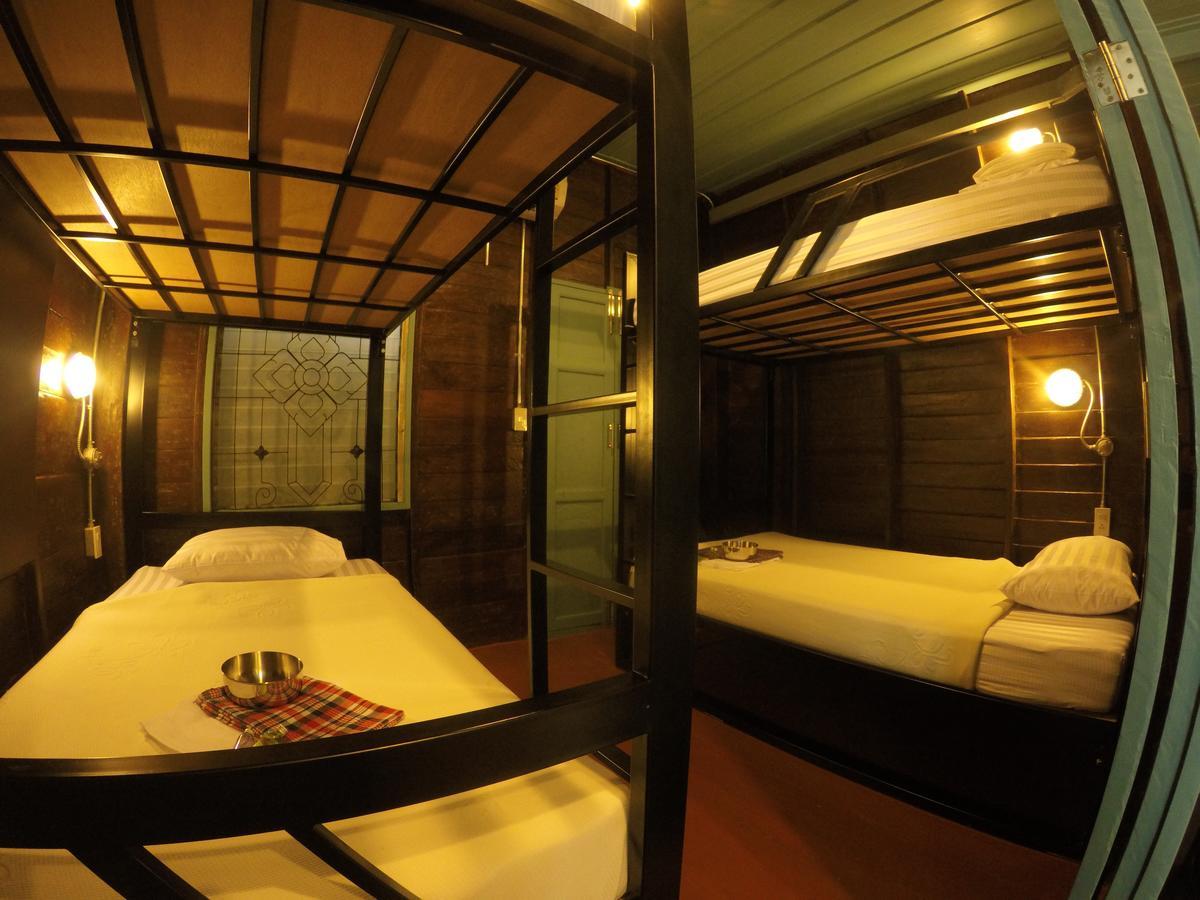 La Moon Hostel Bangkok Eksteriør bilde