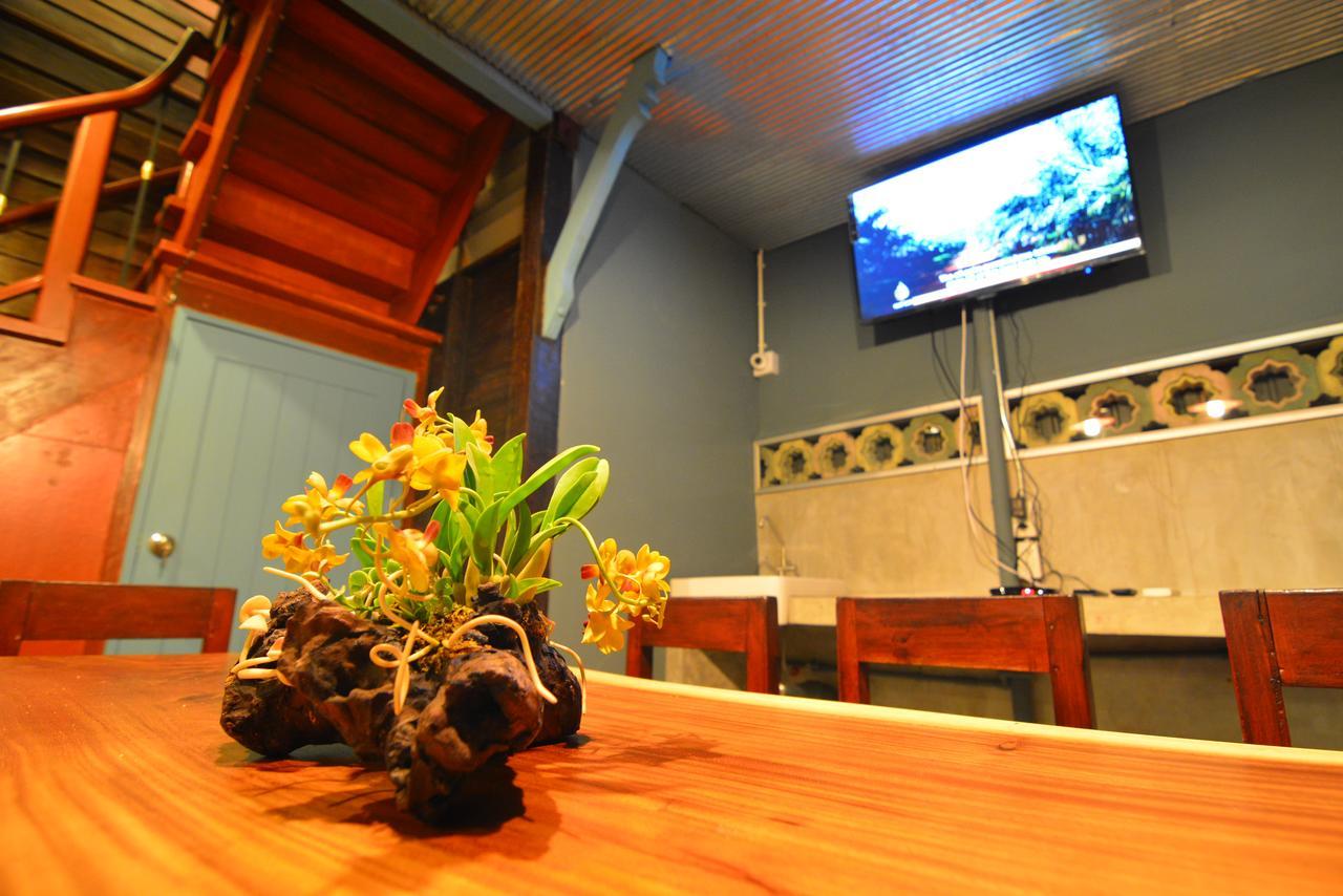 La Moon Hostel Bangkok Eksteriør bilde